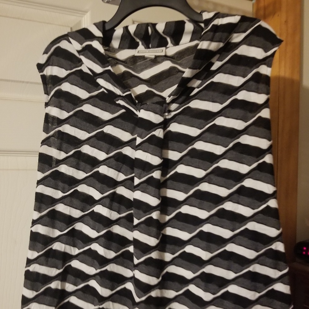 Dana Buchman black and white sleeveless blouse XL
